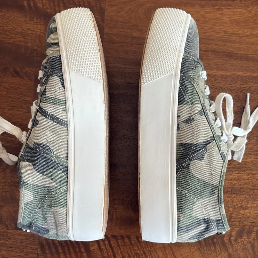 Steve Madden Emmi Camo Print Platform Sneakers - Picture 5 of 9